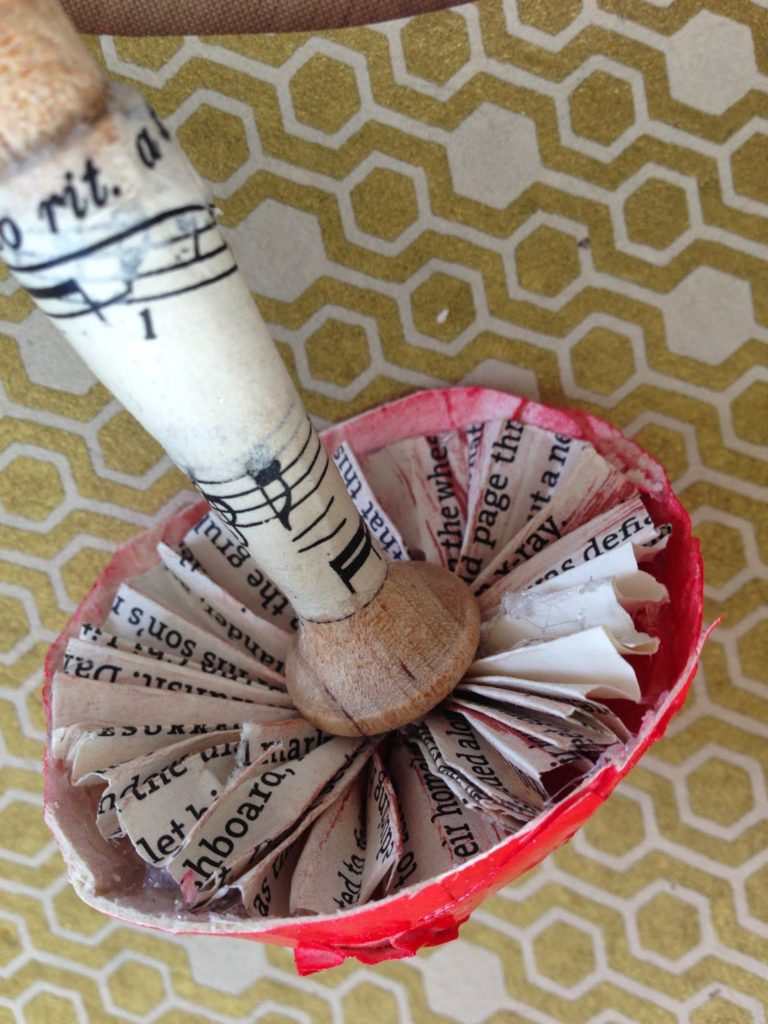 How to make paper mushrooms for your lanterns and free printables - The Glitzy Pear
