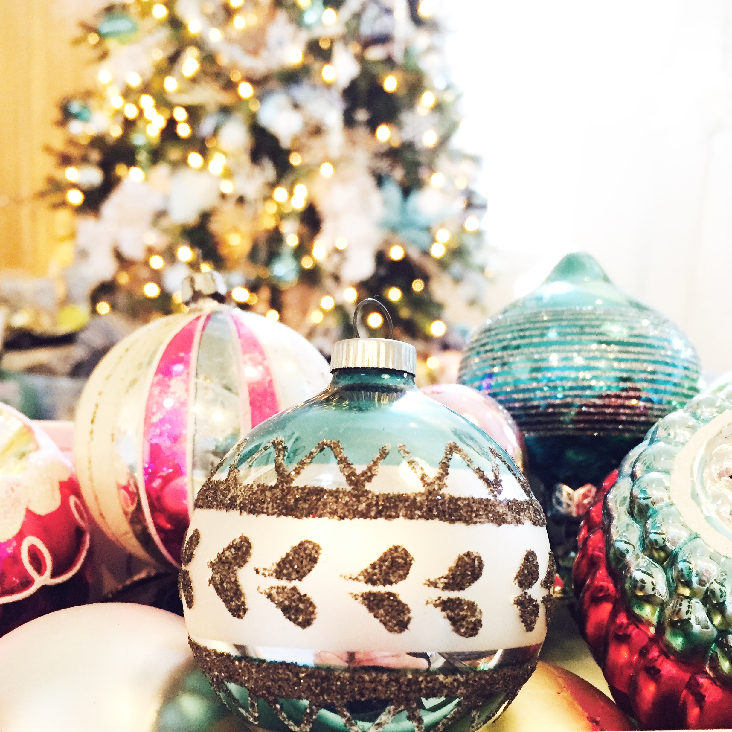 Christmas ornaments, Christmas decorations, pastel decorations, paper snowflakes, mantel love, wreaths, Christmas wreaths