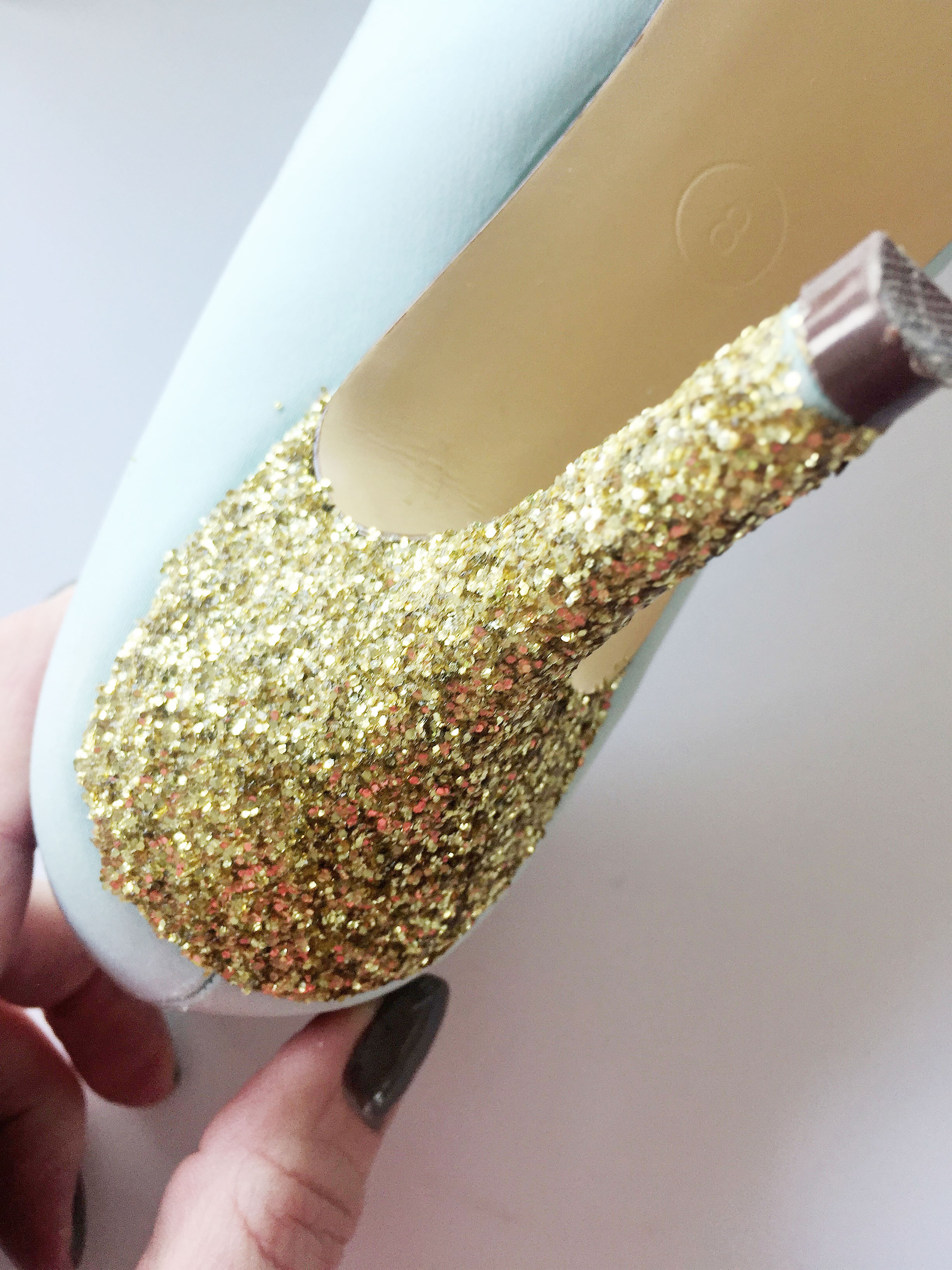 how to glitter your shoes, DIY craft, easy crafts, new years outfit, fancy glitter shoes, glittered heeled shoes, how to glitter,