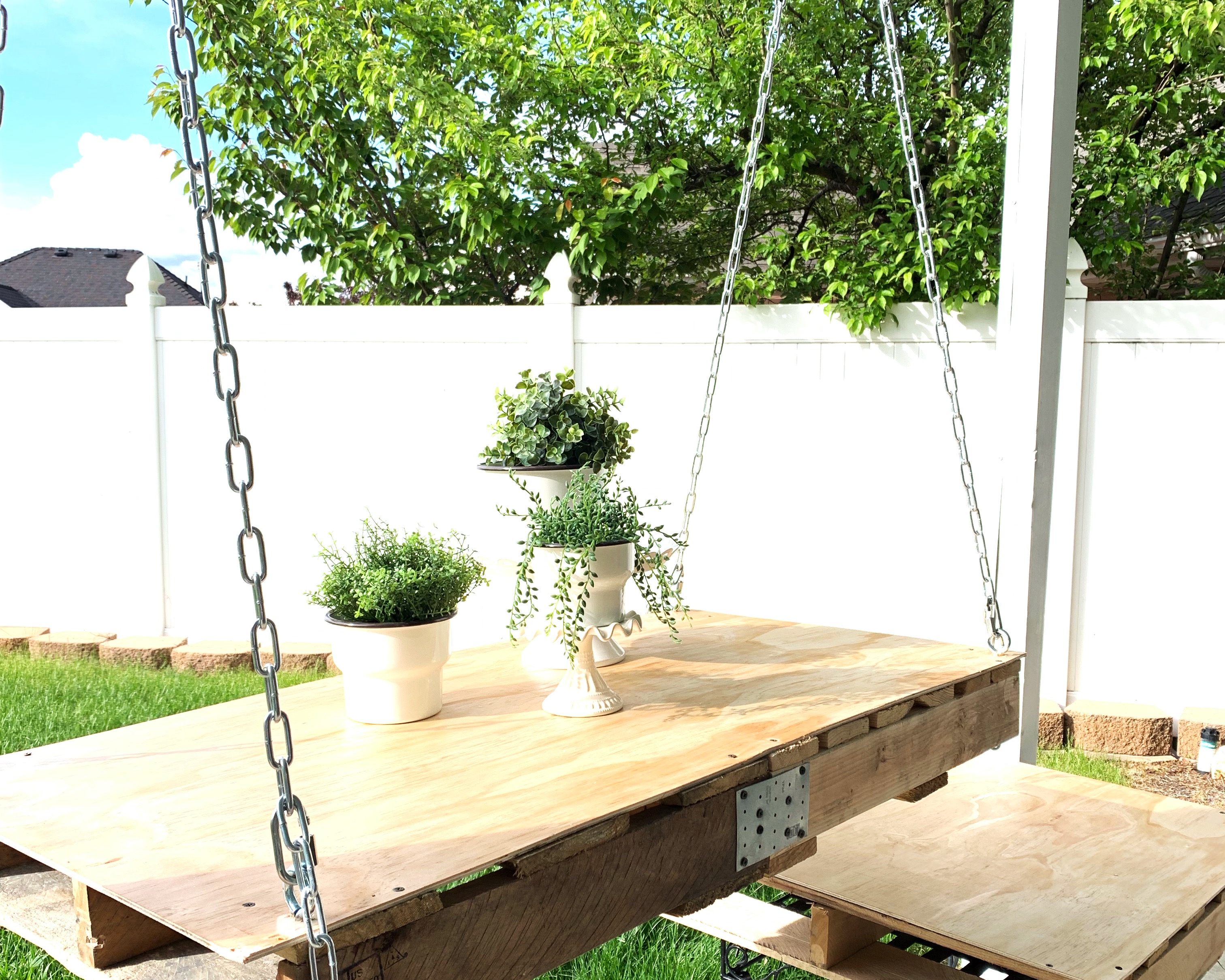 diy floating table, hanging table, how to make a hanging table, how to make a floating table, wedding decor, Party decor, outdoor entertaining, backyard food table, how to make a table out of pallets, pallet floating table, studio 5 crafts, diy table, outdoor table,