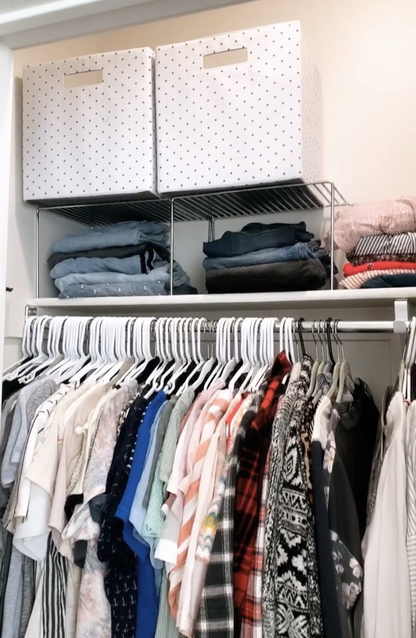 no cost organizing, organizing tips, closet organizing, how to organize a your closet, hangers, how to hang your clothes, get organized, organize, organizing, how to organize,